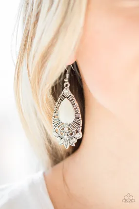 Paparazzi Accessories  - Majestically Malibu #E115 - White Earring